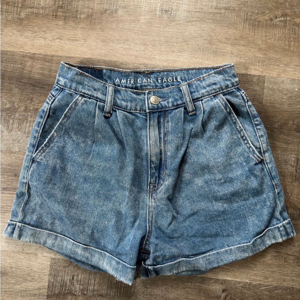 American Eagle mom shorts